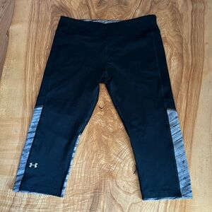 Women Under Armour XL heat gear capri leggings